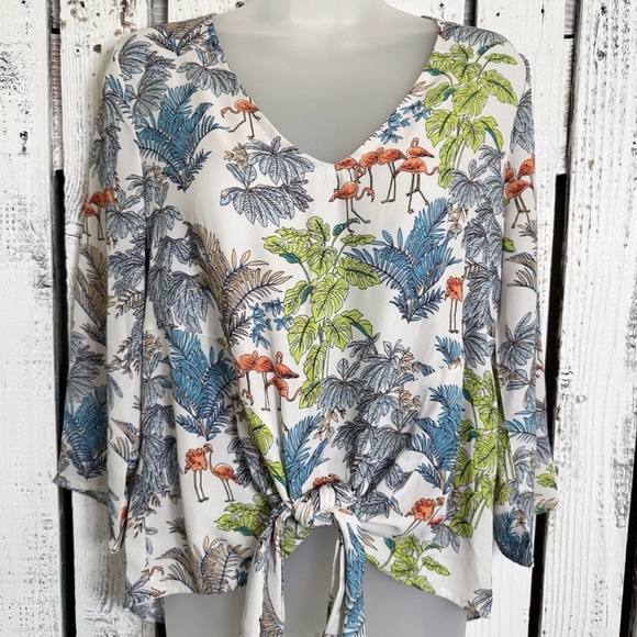 Signature Studio Flamingo Tropical Top Size Medium V-neck Whimsical Resort Wear - Picture 1 of 15
